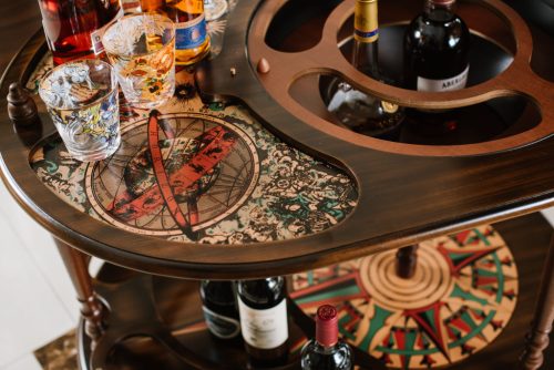 Bárföldgömb zsúrkocsi Artemide (a gömb teteje oldalra nyitható) barna Ø 50  cm