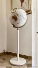 Földgömb VASCO DE GAMA fehér-arany angol nyelvű álló, fehér fatalpas fém meridiánnal Ø 40  cm