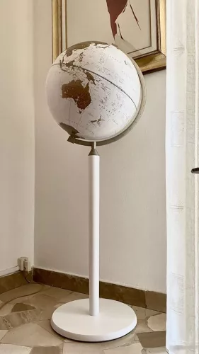 Földgömb VASCO DE GAMA fehér-arany angol nyelvű álló, fehér fatalpas fém meridiánnal Ø 40  cm