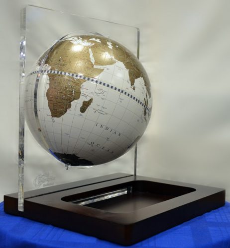 Földgömb asztali ARIA DESK fehér metál gömb fatalp plexi váz Ø 22  cm