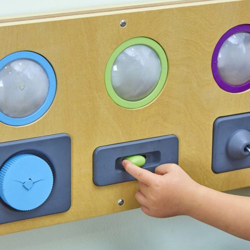 Kapcsolók és nyomógombok finommotorika tábla